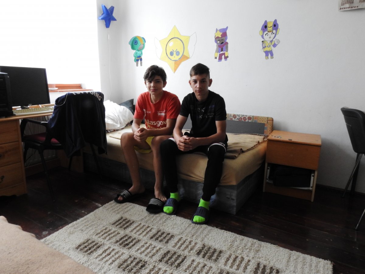 Két jó barát a gyermekotthonban •  Fotó: Makkay József