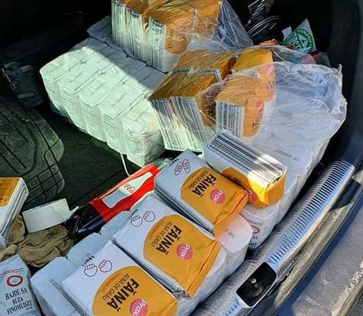 Virágzik a feketekereskedelem. Csomagtartóból kínált élelmiszerek &bullet;  Fotó: Facebook