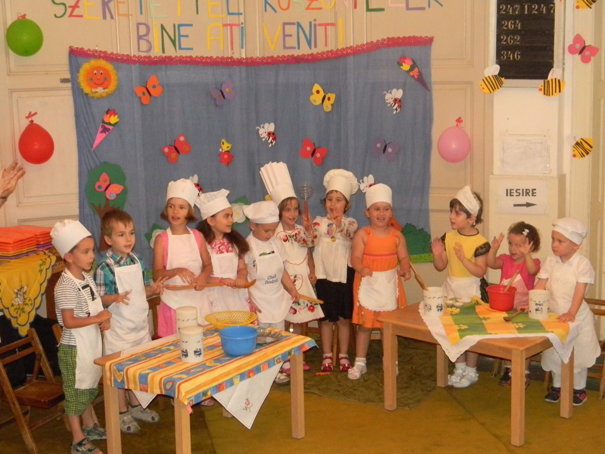 Süssünk, süssünk valamit. Foglalkozás a magyar óvodában &bullet;  Fotó: Resicai Református Egyházközség