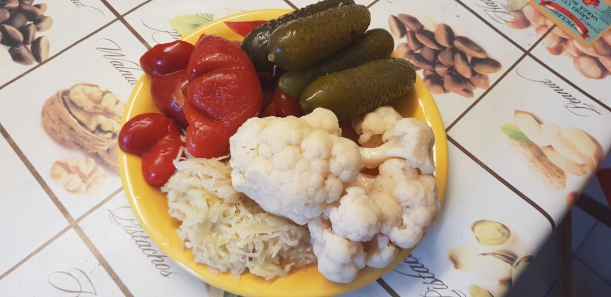 Savanyúságtál a legkeresettebb zöldségekből &bullet;  Fotó: Makkay József