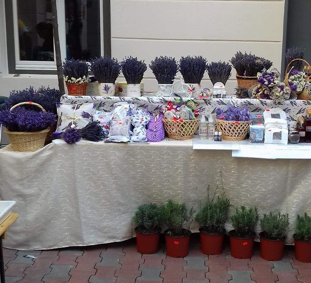 Szárazon kínált levendula mindenféle kiszerelésben •  Fotó: Facebook/Király Erzsébet