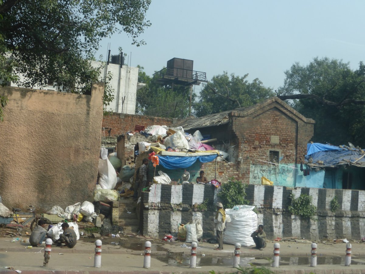 Indiai életkép. A szemét a városkép „elengedhetetlen tartozéka” &bullet;  Fotó: Csermák Judit
