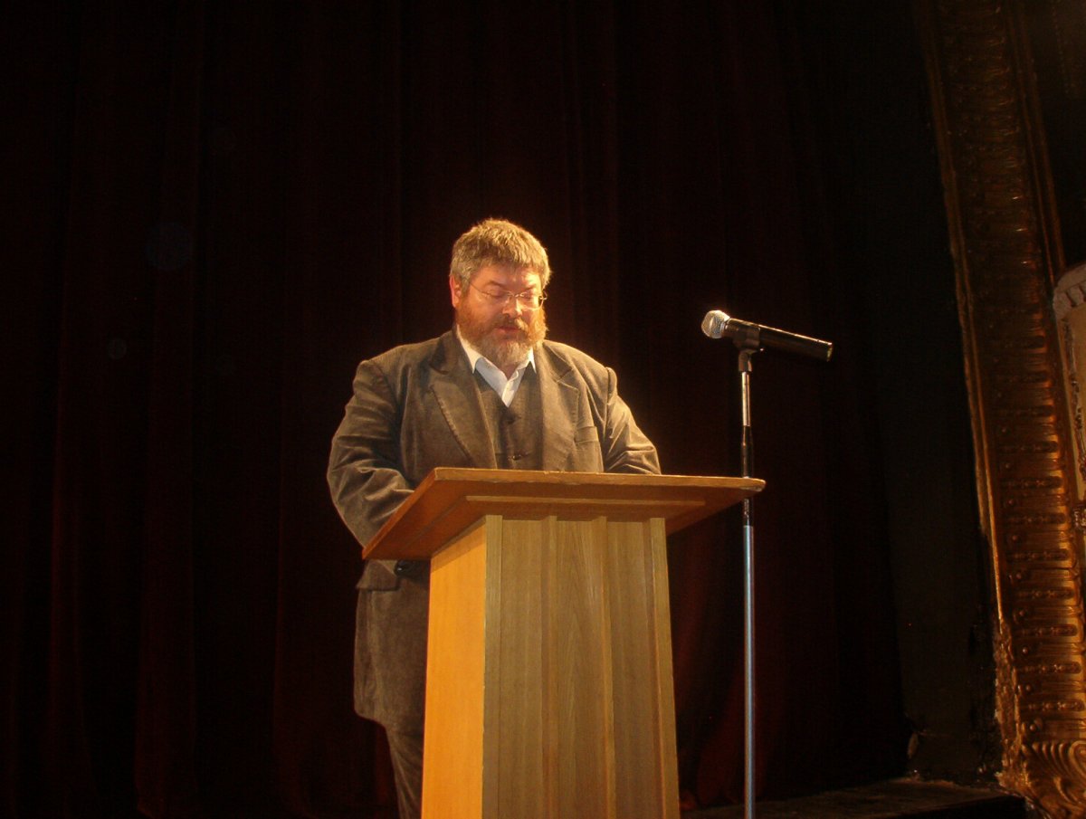 Szőcs Géza beszédet mond az Erdélyi Magyar Nemzeti Tanács megalakulásakor Kolozsváron, 2003-ban • Fotó: EMNT