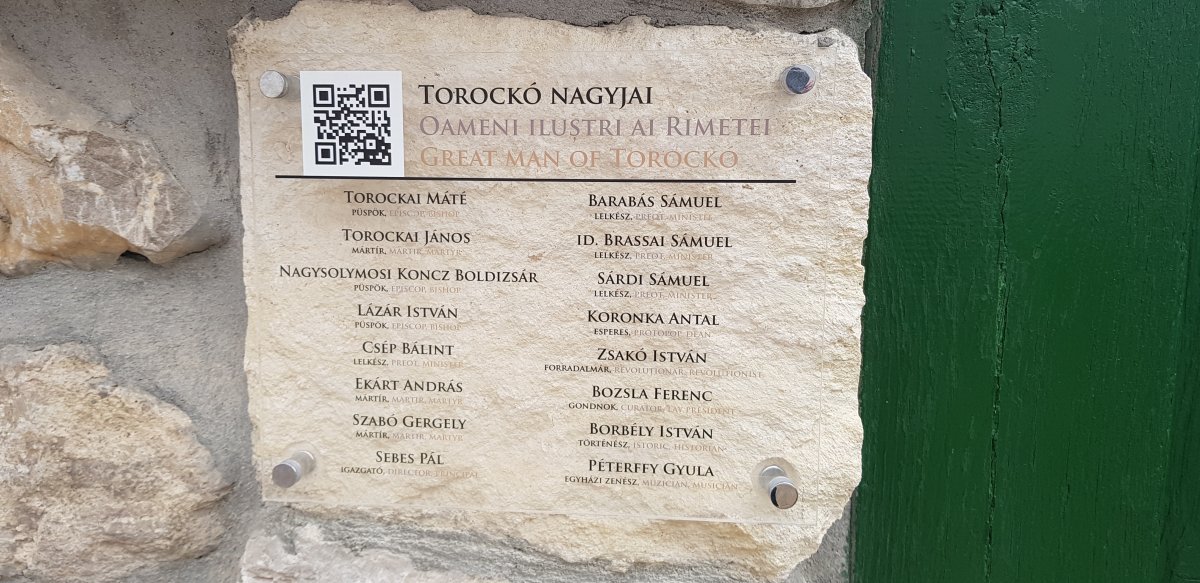 Torockó híres szülöttei egy üvegtáblán &bullet;  Fotó: Makkay József