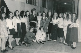 Oroszóra Hruscsovnénak, a szovjet „first ladynek”