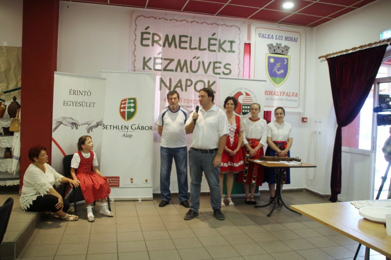 Szilágyi Ferenc, az Érintő Egyesület elnöke megnyitja a rendezvényt •  Fotó: Sütő Éva