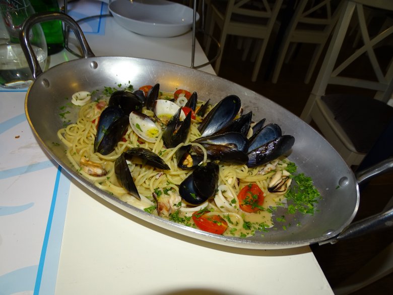 Ema del Mar: a kagylós spagetti állaga remek, a hozzá adott tengeri
gyümölcsök frissek •  Fotó: Dorozsmai Endre