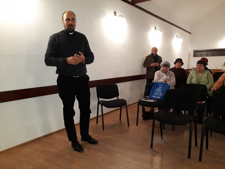 Korodi Levente türkösi evangélikus lelkész nem szól meg senkit, aki a templomban tapsol •  Fotó: Szucher Ervin