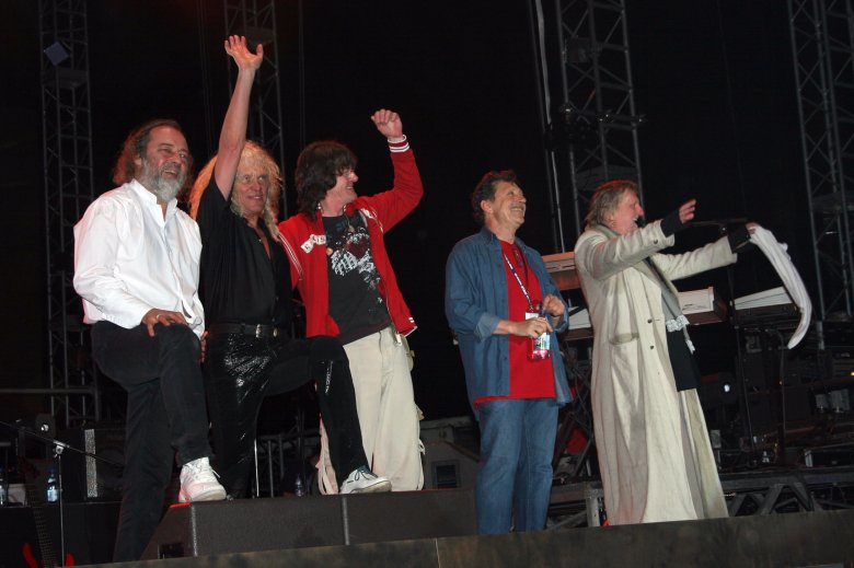 Az Omega 2005-ös marosvásárhelyi koncertjén •  Fotó: Archív