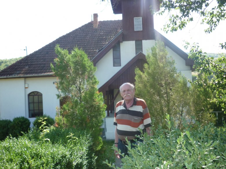 Páll Zoltán magyarkályáni lelkész Dávid király példájára hivatkozik,
aki megszólaltatta a hárfát a templomban •  Fotó: Szucher Ervin