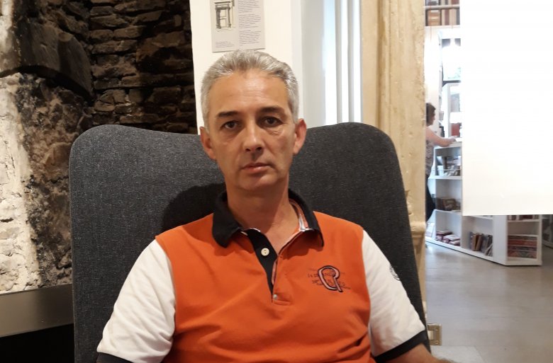 Nagy Péter: az egyetlen megmaradt kultúrahordozó e borzasztó helyzetben a könyv •  Fotó: Nánó Csaba