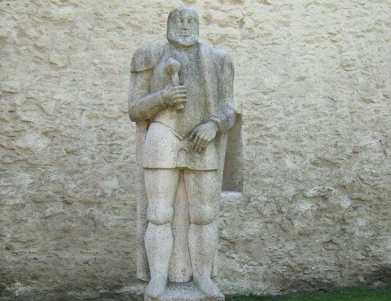Rákóczi Zsigmond szobra Szerencsen •  Fotó: Wikipédia