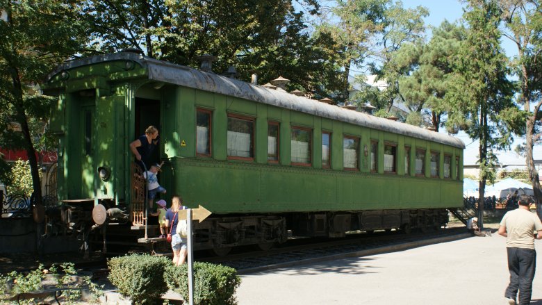 A múzeumpark fő látványossága a diktátor páncélozott vasúti vagonja, amely luxust biztosított a vezérnek •  Fotó: Csermák Zoltán
