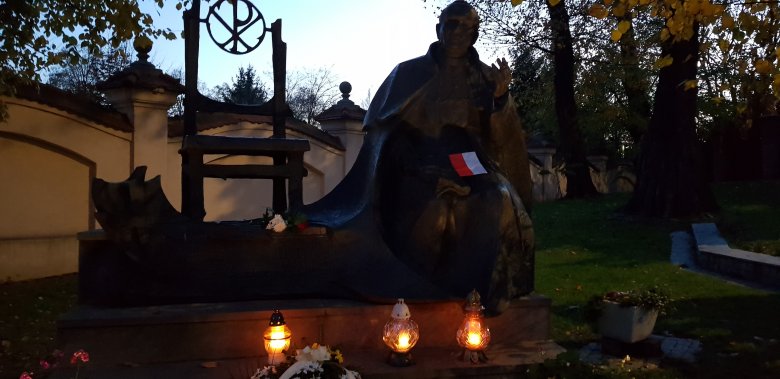 János Pál pápa egyik krakkói szobra •  Fotó: Makkay József
