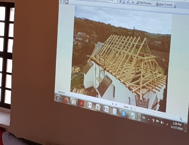 Vetített képes előadás a templomfelújítás fontosabb mozzanatairól •  Fotó: Makkay József
