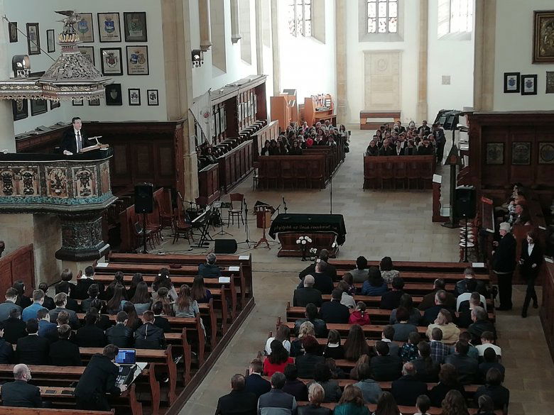 A hálaadó ünnepi istentiszteleten Kiss-Cserey Zoltán iskolalelkész tartott áhítatot •  Fotó: Somogyi Botond