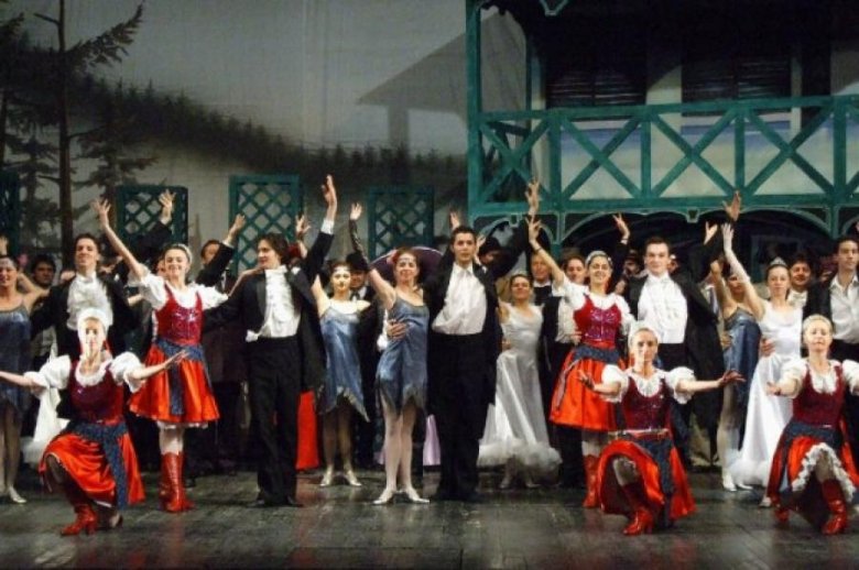 Saját bevallása szerint, a Csárdáskirálynő díszletterveivel önmagát is túl tudta lépni Venczel Attila •  Fotó: Kolozsvári Magyar Opera