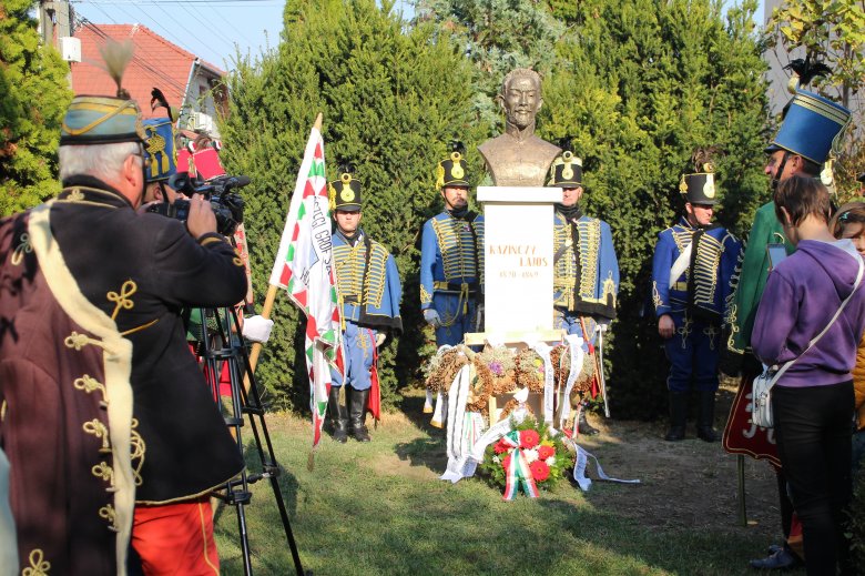 Az érsemjéni szobor a székelyhídi származású, Kossuth-díjas Mihály Gábor alkotása •  Fotó: Sütő Éva