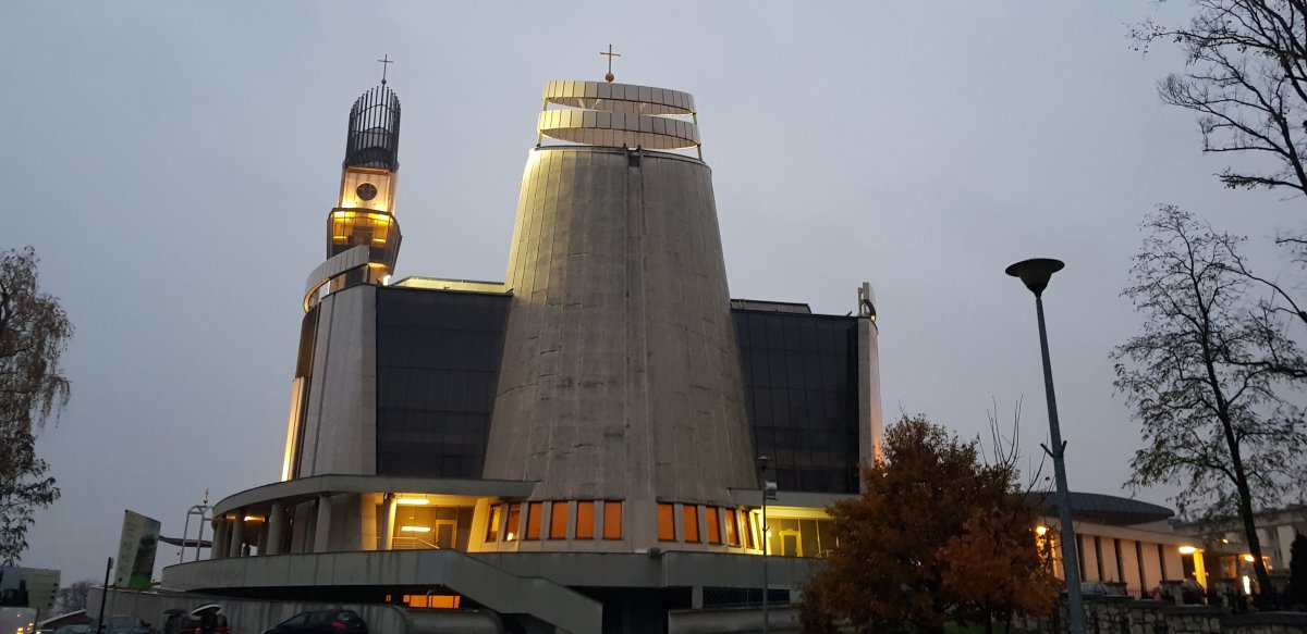 Krakkó egyik modern római katolikus temploma &bullet;  Fotó: Makkay József