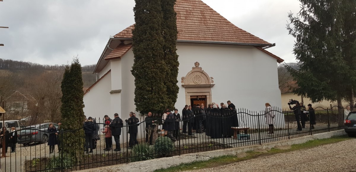 A menyői református templom főbejárata &bullet;  Fotó: Makkay József