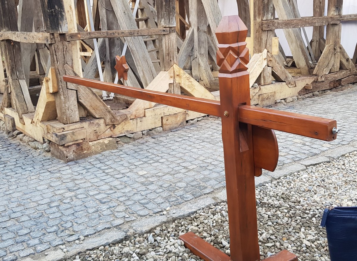 A jelképes sorompó &bullet;  Fotó: Makkay József