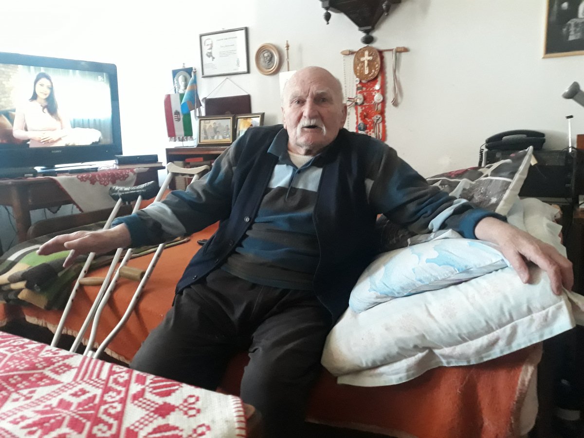 Erőss József tanító bő kilenc évtizeddel ezelőtt székelynek született, de büszke az őt befogadó csángókra •  Fotó: Szucher Ervin