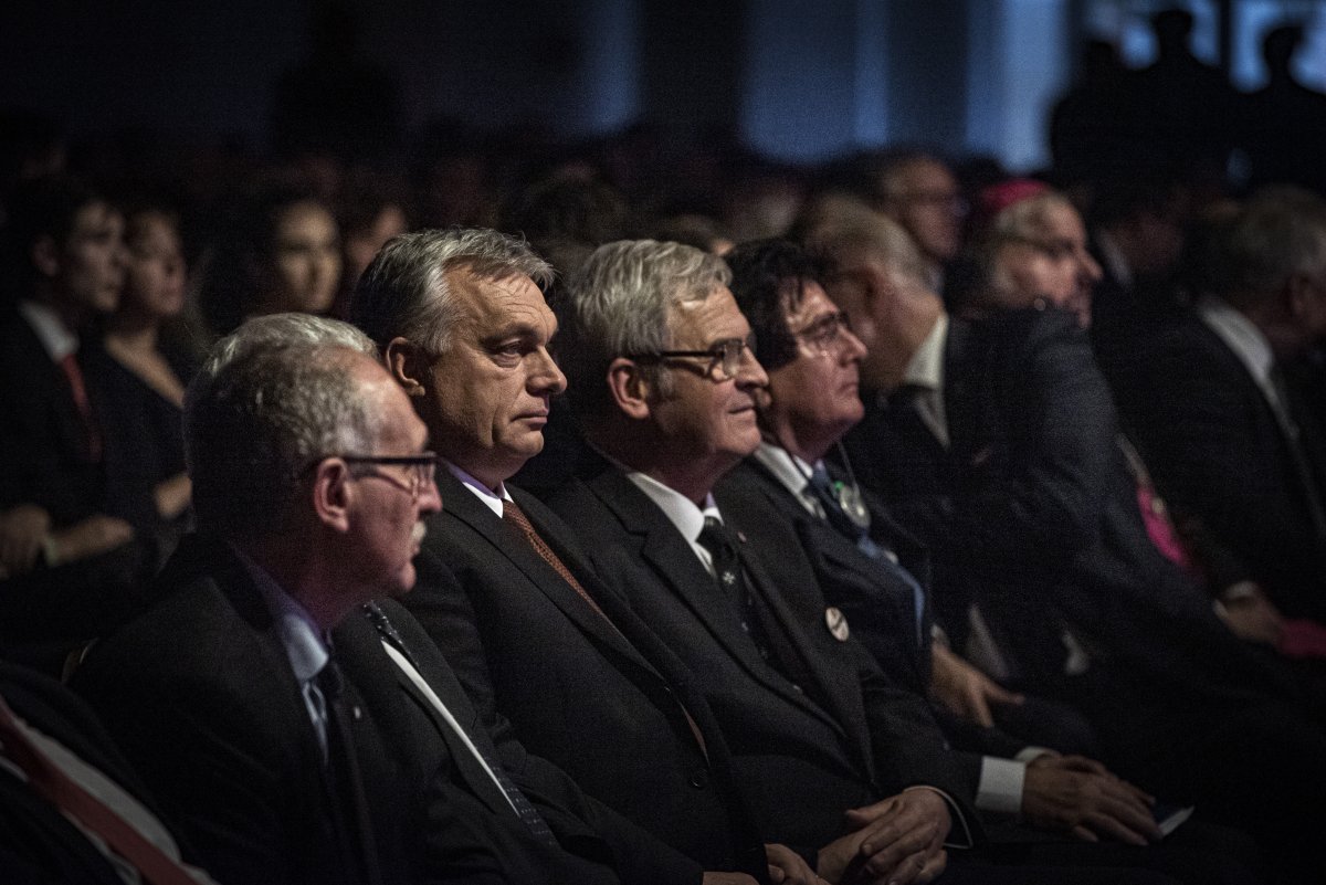 A Temesvár 30 emlékhét gálaestjén: Toró T. Tibor, Orbán Viktor, Tőkés László és Nicolae Robu polgármester &bullet;  Fotó: MTI