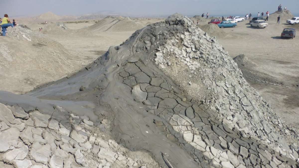 Iszapvulkánok. Mintha holdbéli tájon járna a turista &bullet;  Fotó: Csermák Judit