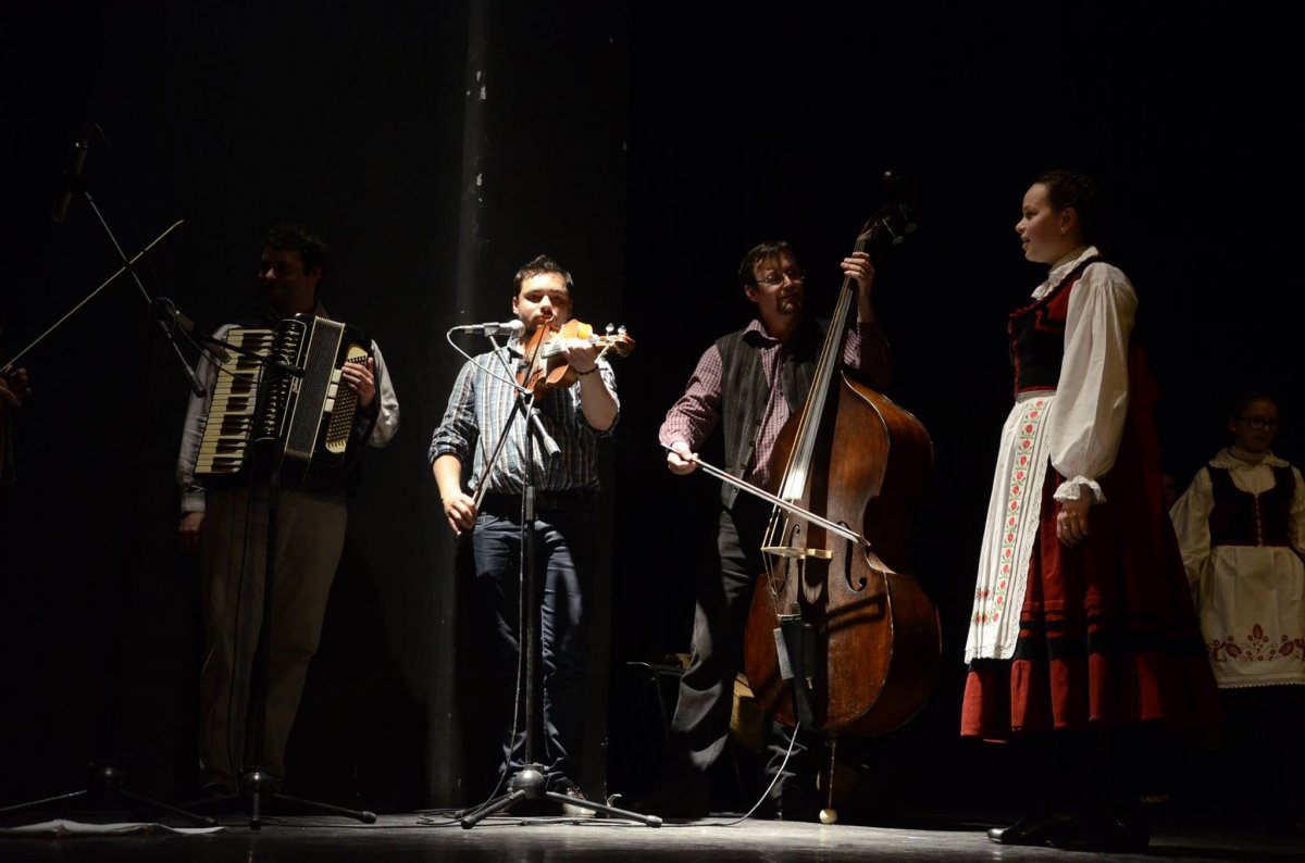 Az együttes életében a népzene megszólaltatásának minden variációja jelen van &bullet;  Fotó: Facebook/Kedves zenekar