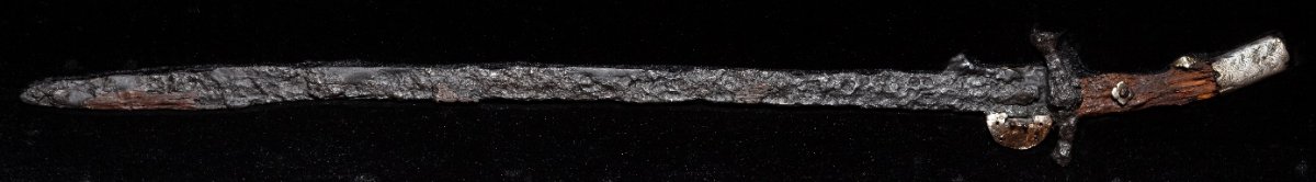 A Karos község temetőjének honfoglaláskori sírjából előkerült szablya &bullet;  Fotó: Elit alakulat 2.0 kiállítás