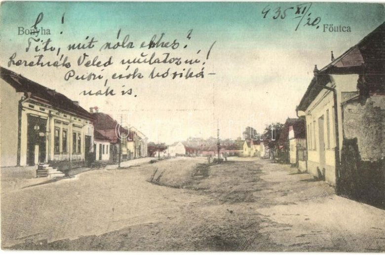 Régi képeslapon Bonyha főutcája •  Fotó: Archív