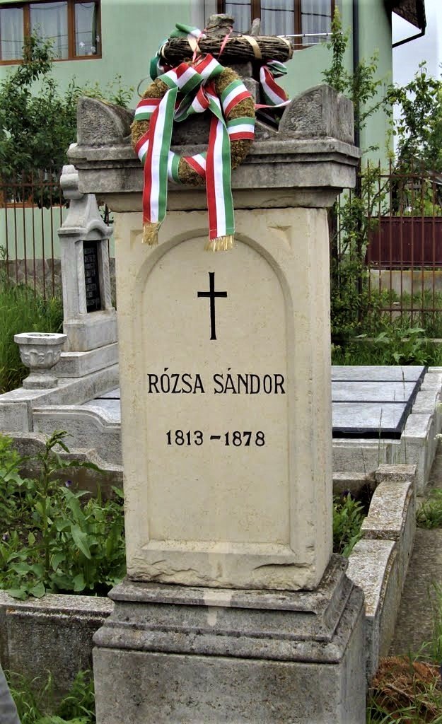 Rózsa Sándor sírja a szamosújvári börtön melletti temetőben •  Fotó: Demján László