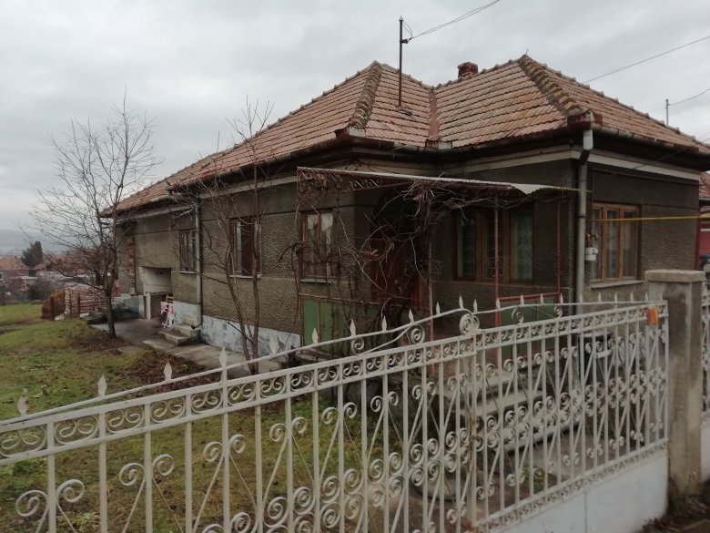 A ház mögötti telken épülhet fel a református templom •  Fotó: Somogyi Botond