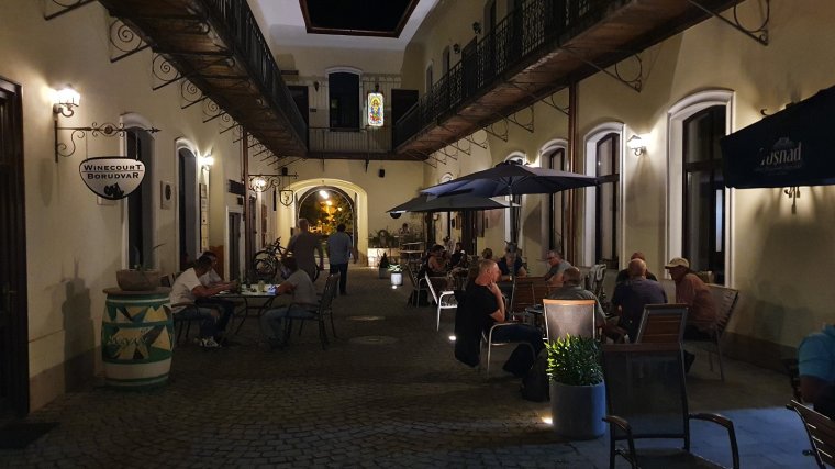 Sallangmentes, közérthető polgári konyha – beszélgetés Bajzát Attilával, a kézdivásárhelyi Jazz bisztró konyhafőnökével