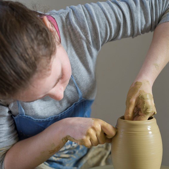 Mesterségek cégérei – pályázatok, táborok a mesterutánpótlás szolgálatában