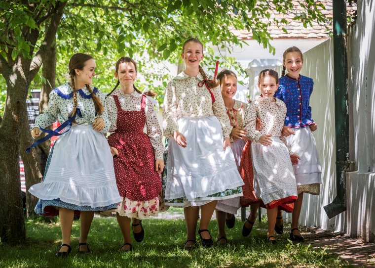 A Hagyományok Háza tematikus napja: piros pünkösd