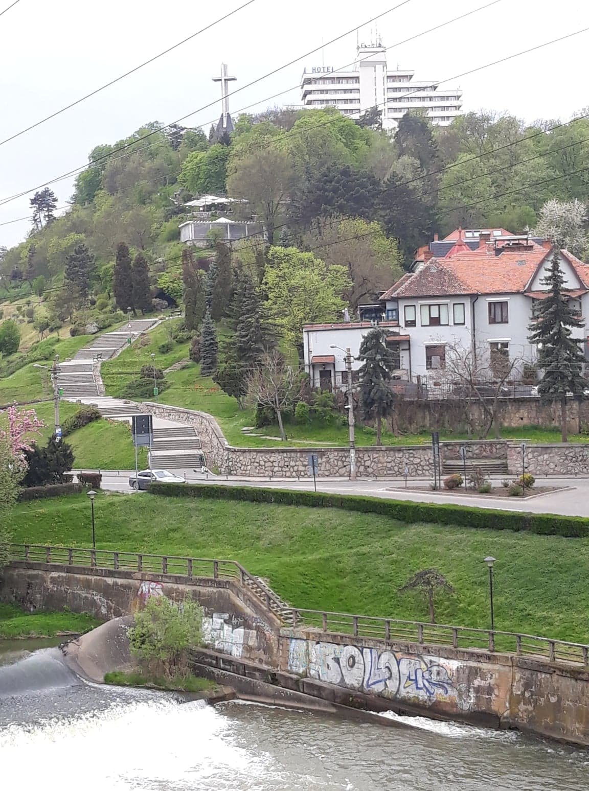 Rálátás a Fellegvárra. Hosszú időbe kerül még a felújítás •  Fotó: Nánó Csaba