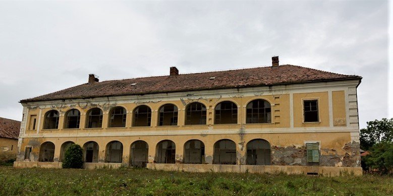 A mezőörményesi kastély állaga sokat romlott az utóbbi öt évtizedben, amióta felújítását leállították •  Fotó: Demján László