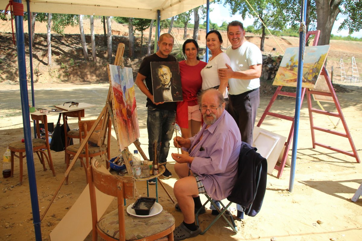 Magyarországi képzőművészek a Duță házaspár (jobbról) társaságában •  Fotó: Sütő Éva