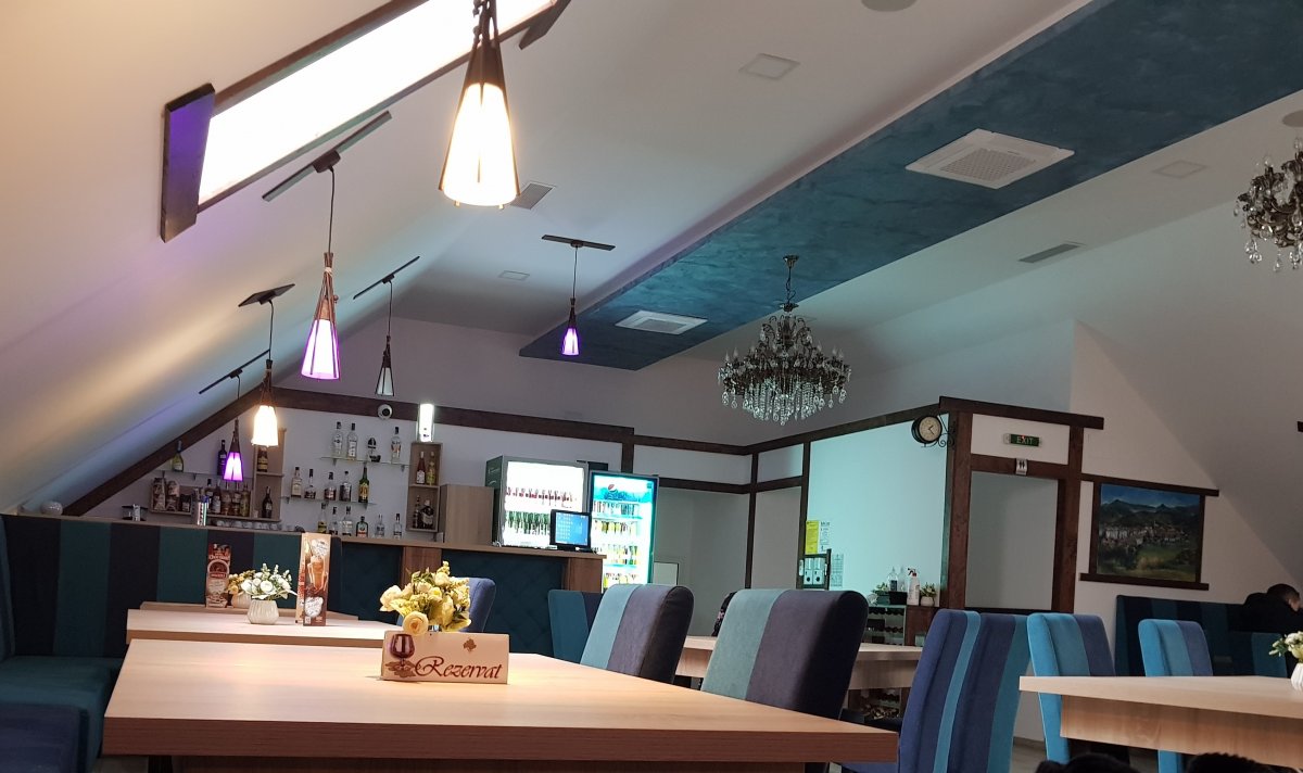 Étterembelső. A vendéglátók a kevés vendégnek is örülnek &bullet;  Fotó: Kisréti Zsombor