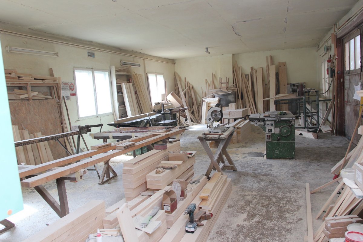 A Modern House cég asztalosműhelyében készülnek az építkezésekhez szükséges famunkák •  Fotó: Jakab Mónika