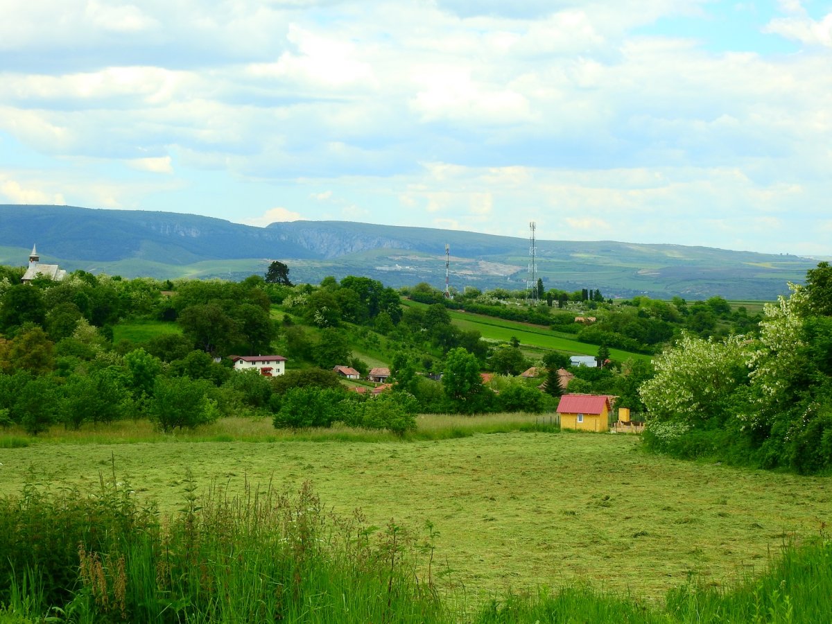 Háttérben a Tordai-hasadék. A község gazdái a turizmus fejlesztésére is építeni akarnak •  Fotó: Makkay József