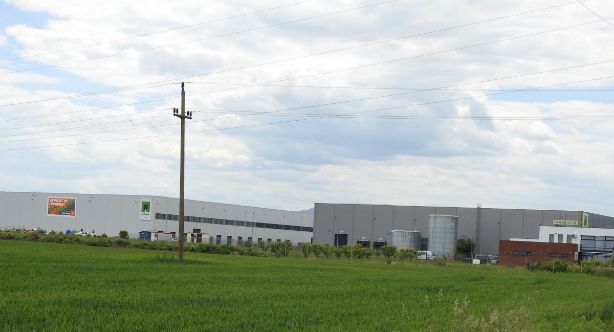 A repülőalkatrészeket gyártó vállalat az ipari parkban •  Fotó: Makkay József