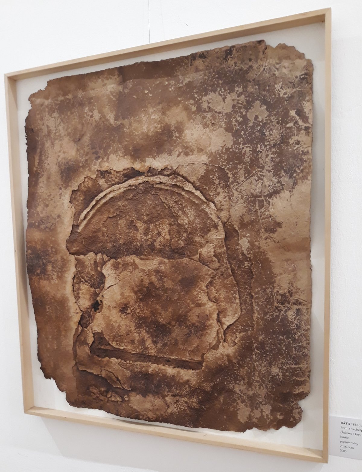 Batai Sándor: Ősforma/Kapu (papíröntvény) •  Fotó: Nánó Csaba