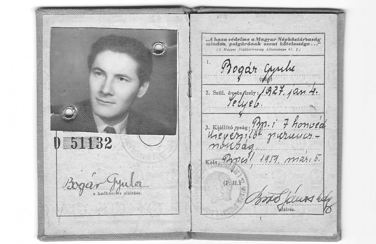 Bogár Gyula az 1951-ben  kiállított katonakönyvében 