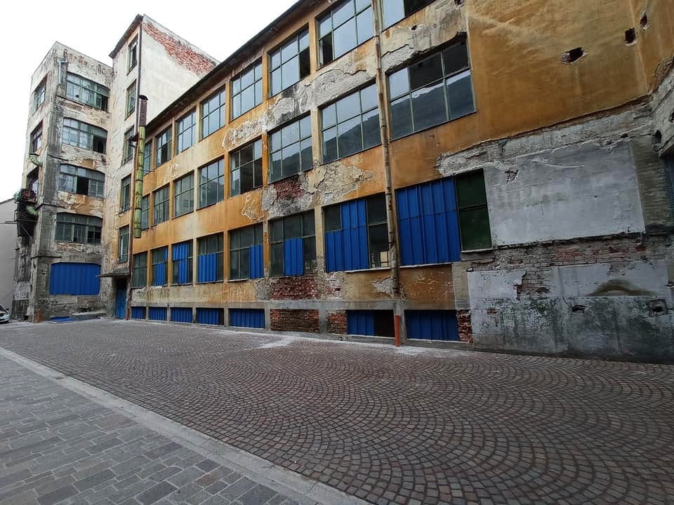 A Crişul cipőgyár, amelyhez két bőrcserző is tartozott. Mára csak fantomépület •  Fotó: Sütő Éva
