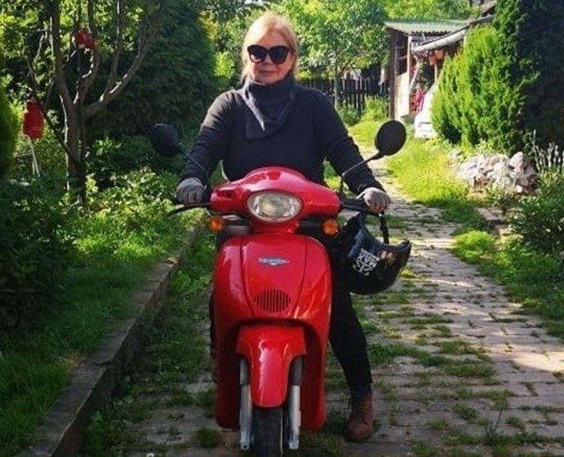 G. Menta Éva számára a motorozás egyfajta kihívás, a magasság és mélység találkozása