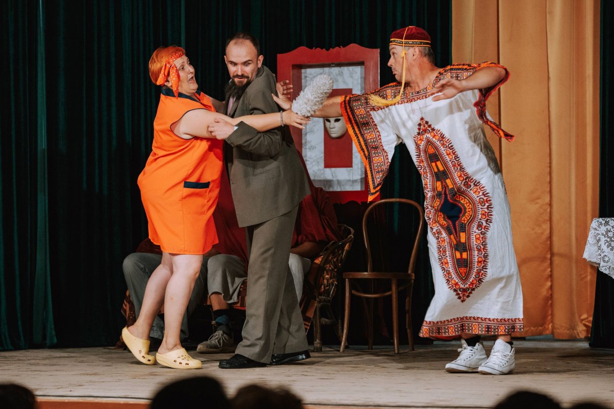 Jelenet Marth P. Ildikó Kukás guru című komédiájából •  Fotó: Sütő Éva