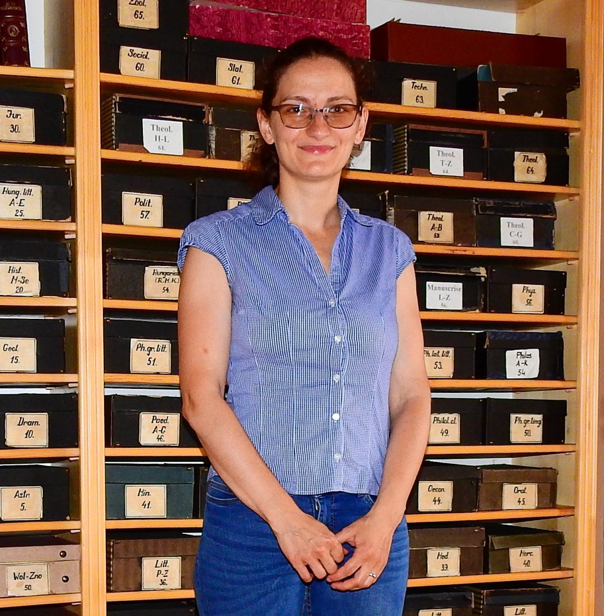 Gordán Edina könyvtáros nyolc éve költözött Nagyenyedre •  Fotó: Makkay József