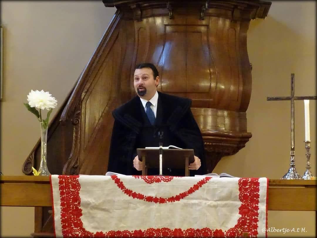 Nagy Tibor Sándor hollandiai gyülekezetben tart istentiszteletet 